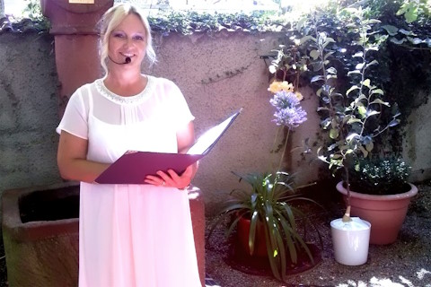 Petra Schauer - Freie Rednerin mit Live-Gesang, Trauredner · Theologen Augsburg, Kontaktbild Petra Schauer - Freie Rednerin mit Live-Gesang, Trauredner · Theologen Augsburg, Kontaktbild