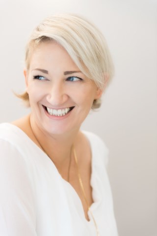 Adriane Böhm Brautmoden, Brautmode · Hochzeitsanzug Kolbermoor, Kontaktbild
