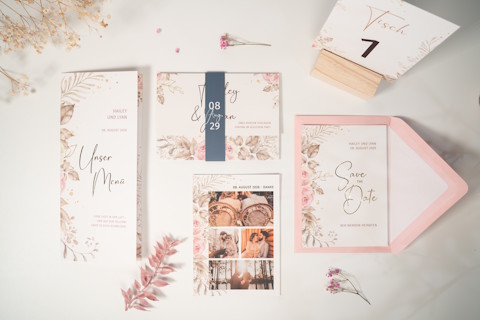 Einladungen selbst gestalten - Einladungskarten & mehr, Hochzeitskarten München, Kontaktbild Einladungen selbst gestalten - Einladungskarten & mehr, Hochzeitskarten München, Kontaktbild