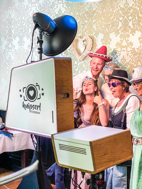 Knipserl Fotobox - in Rosenheim & München mieten, Fotoboxen Bruckmühl, Kontaktbild