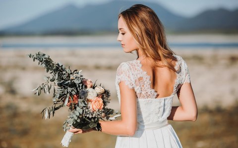 Trachtenhochzeit im Hochzeitsdirndl Bild 1